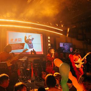 老男人夜生活与女人视频
